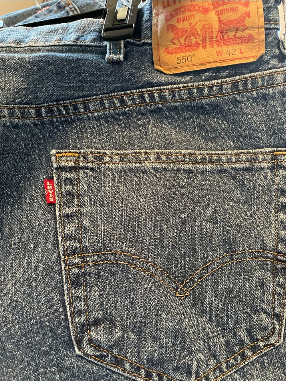 Men’s Levi’s 550 shorts. 42 waist x10” inseam - Picture 3 of 8